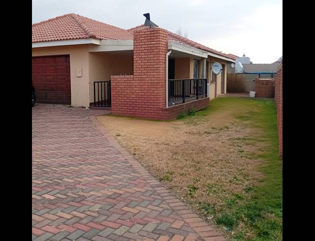 3 BEDROOM HOUSE FOR SALE IN NOORDRAND